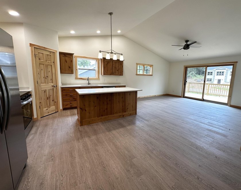 Exceptional New construction built with comfort, convenience and - photo 3
