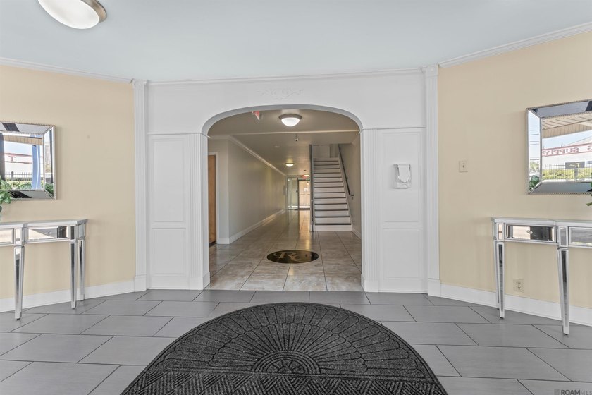 UNIT 404 - BEAUTIFUL 2 BEDROOM RENOVATED UNIT. DOWNTOWN LIVING - photo 14