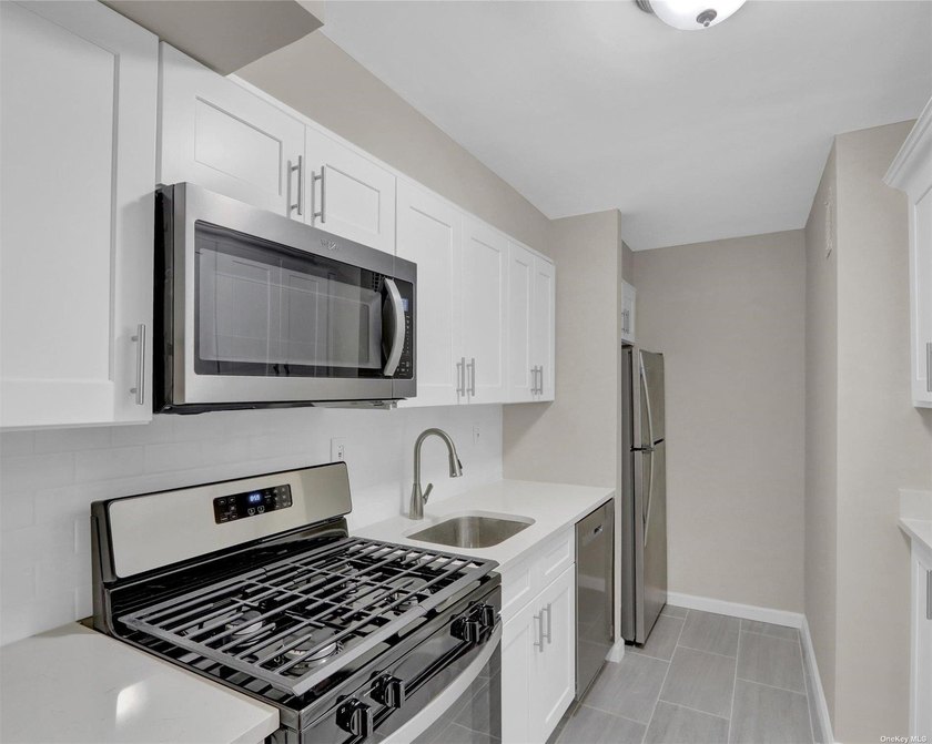 Beautiful co-op style apartment full renovated with new kitchen - photo 14