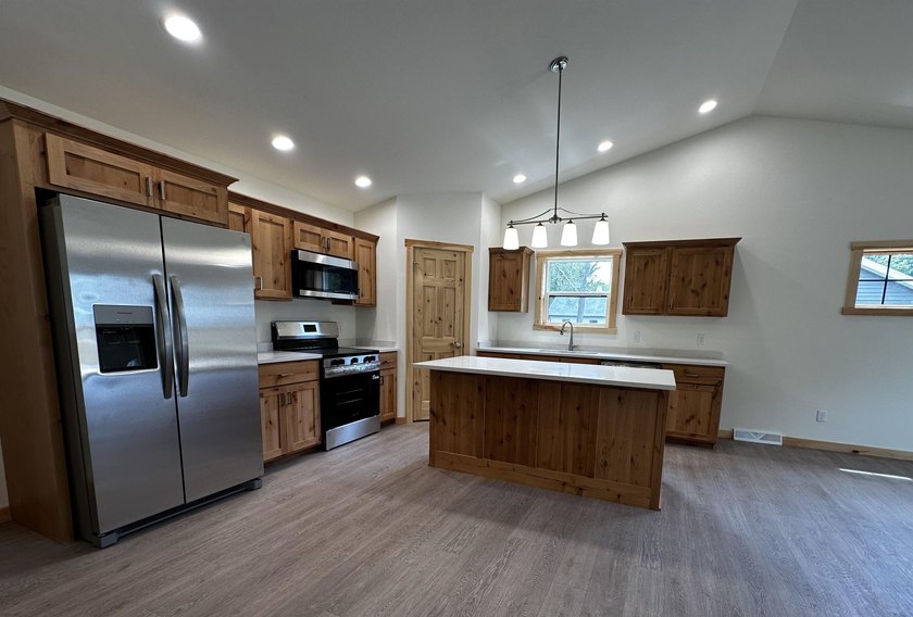 Exceptional New construction built with comfort, convenience and - photo 4