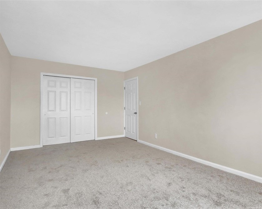 Beautiful co-op style apartment full renovated with new kitchen - photo 17