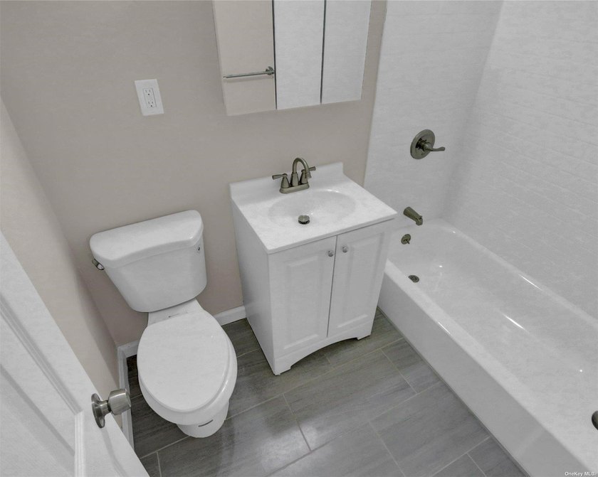 Beautiful co-op style apartment full renovated with new kitchen - photo 20