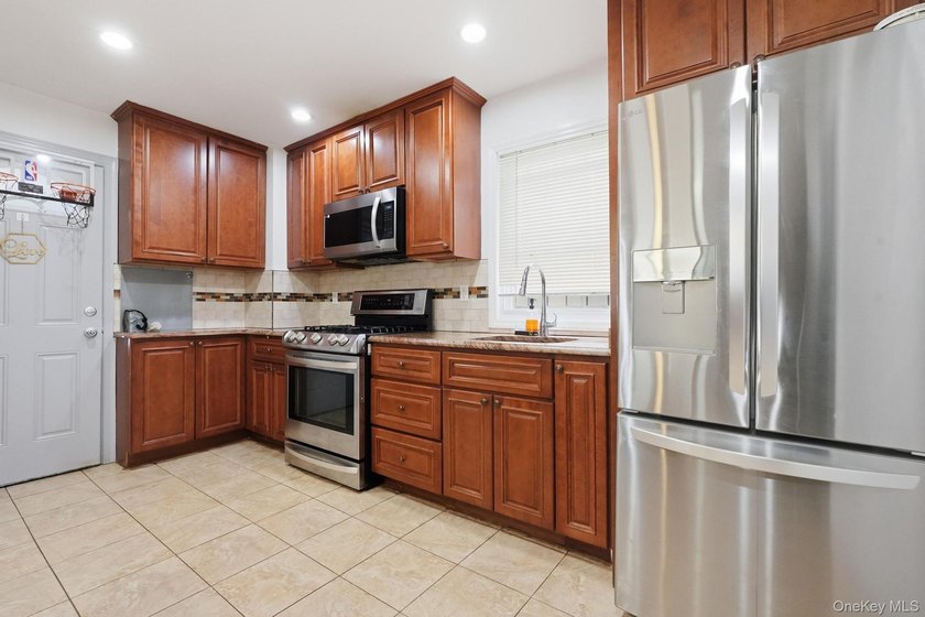 Beautiful Single Family House located within a block from Guy R - photo 8