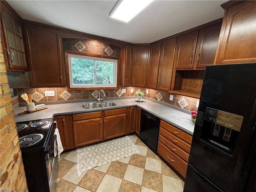 CNU area rancher on fenced yard, 3 bedrooms, 2 bathrooms, 1 car - photo 11