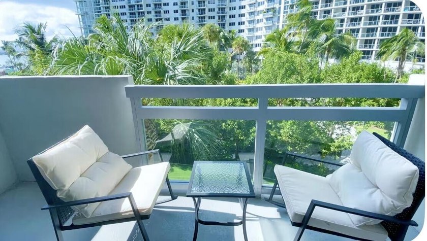 Turnkey 1BD/1BA upgraded in 2022 with tile floors, upgraded bath - photo 11