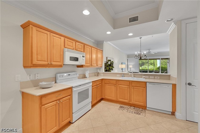 Discover exceptional value and an unbeatable lifestyle in this - photo 3