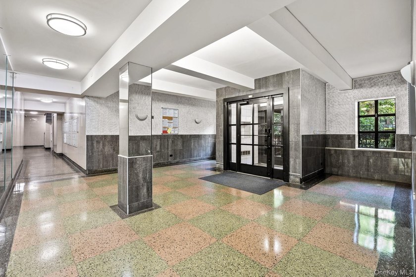 Welcome to this beautifully updated and impeccably maintained - photo 4