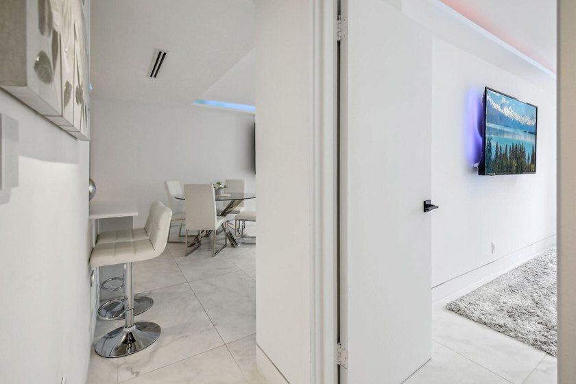 Turnkey 1BD/1BA upgraded in 2022 with tile floors, upgraded bath - photo 15