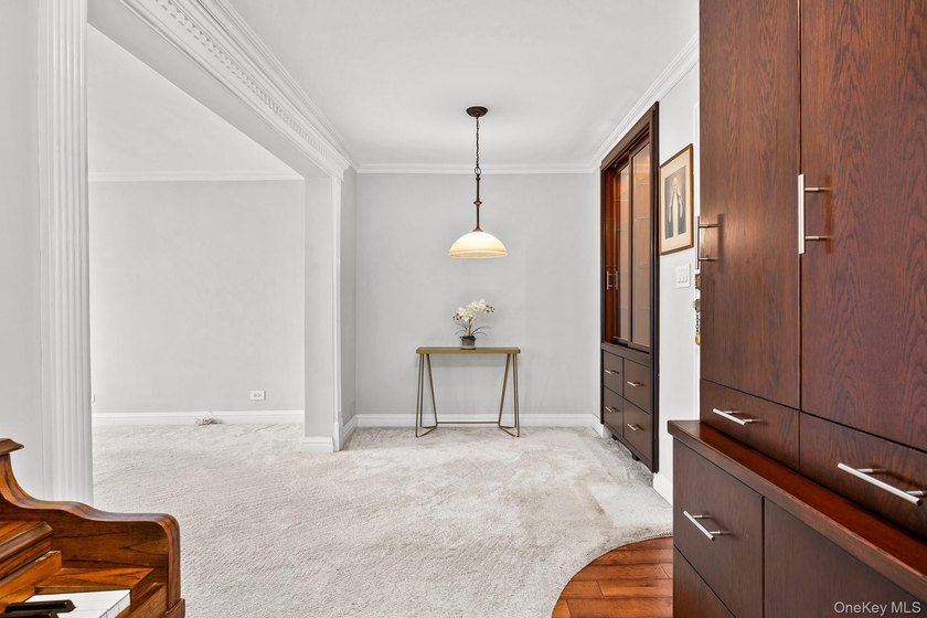 Welcome to this beautifully updated and impeccably maintained - photo 6