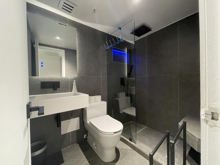 Turnkey 1BD/1BA upgraded in 2022 with tile floors, upgraded bath - photo 20