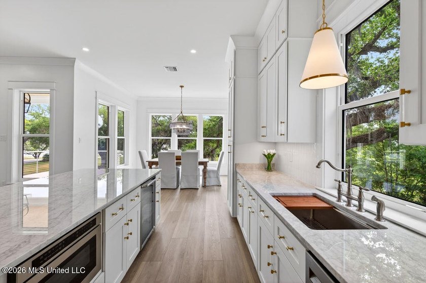 Stunning waterfront property with beautiful views of the Bay of - photo 23