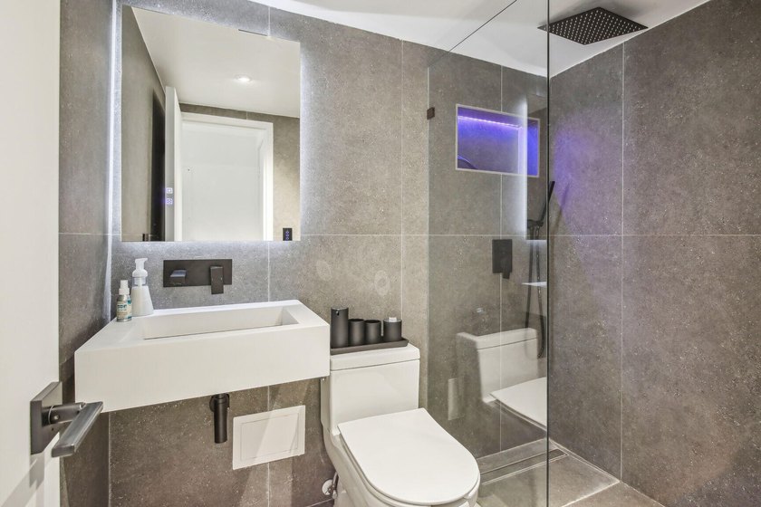 Turnkey 1BD/1BA upgraded in 2022 with tile floors, upgraded bath - photo 33