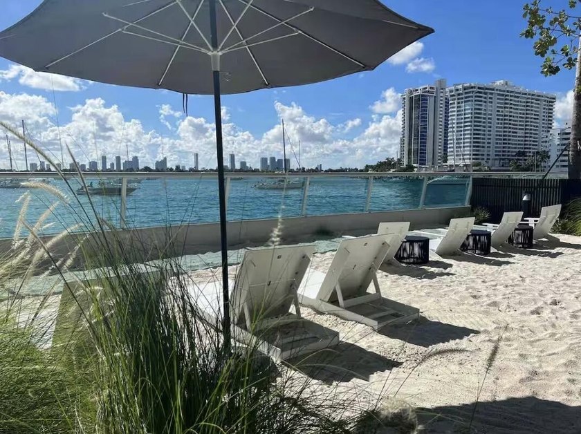 Turnkey 1BD/1BA upgraded in 2022 with tile floors, upgraded bath - photo 49