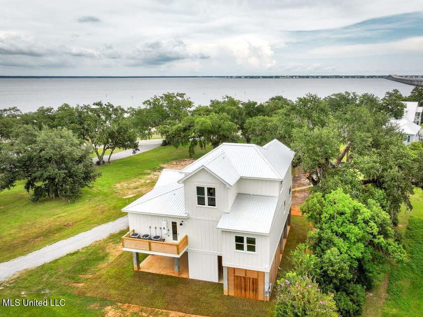 Stunning waterfront property with beautiful views of the Bay of - photo 53