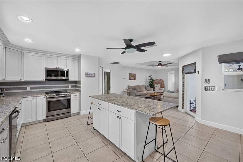 Welcome to your own private Florida retreat! 2022 Roof and Flood - photo 4