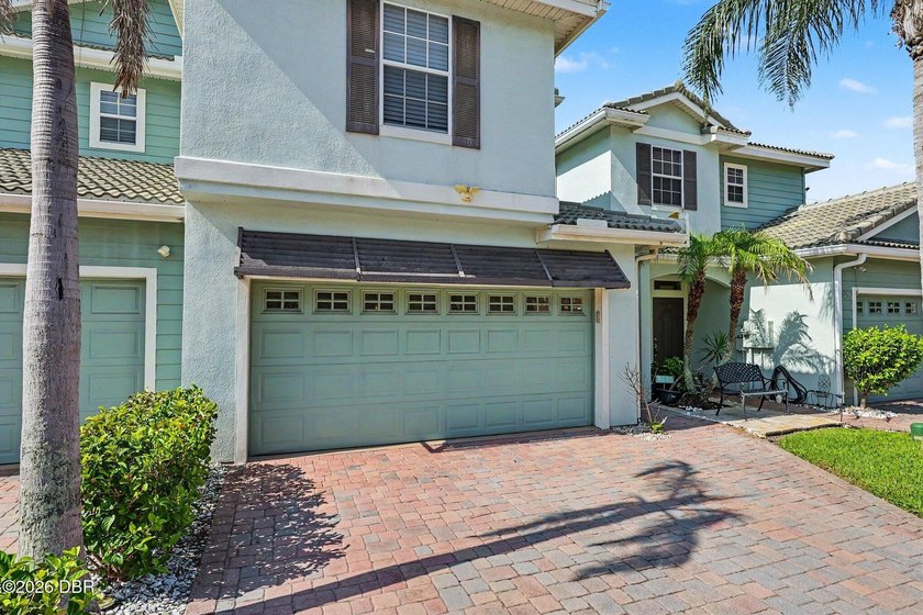 Welcome to this beautiful 3-bedroom, 2.5-bathroom townhouse - photo 2