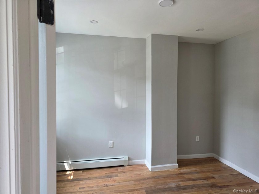 Welcome to this beautifully gut-renovated semi-detached - photo 5