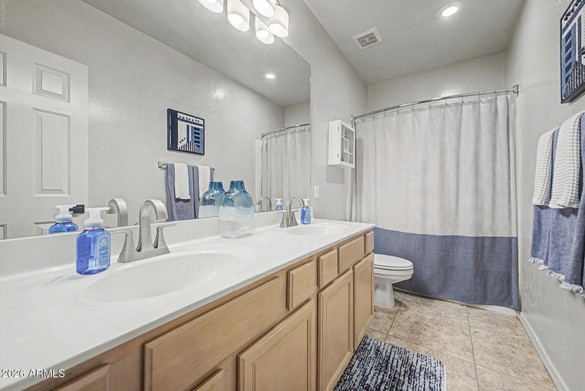 Welcome to this stunning Cave Creek home, where modern style and - photo 29