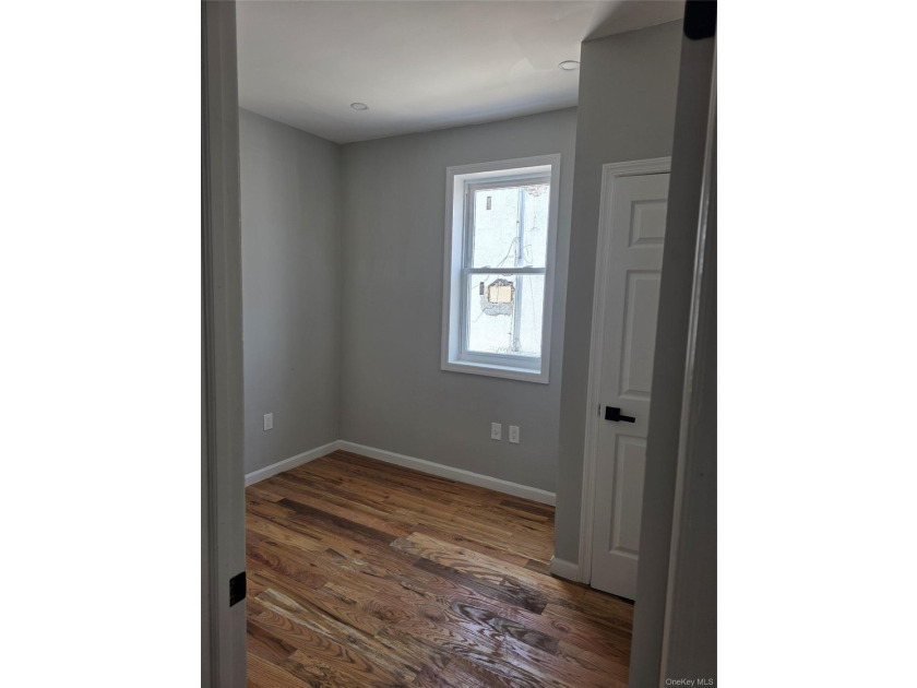 Welcome to this beautifully gut-renovated semi-detached - photo 9