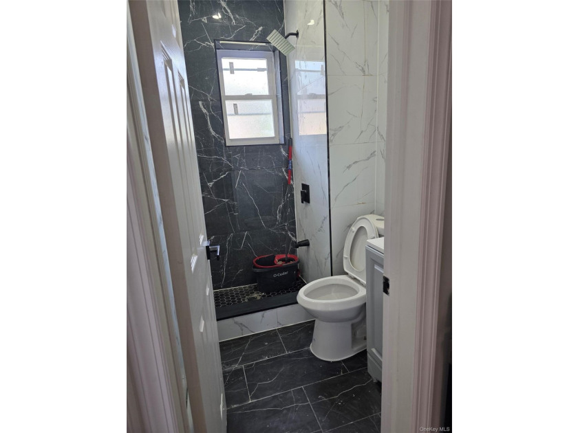 Welcome to this beautifully gut-renovated semi-detached - photo 10