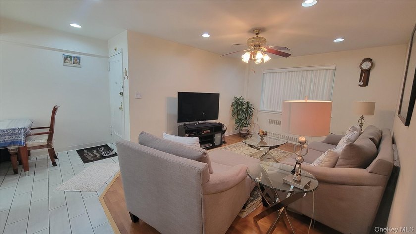 Welcome to this Garden style coop 3-story-brick building in the - photo 3
