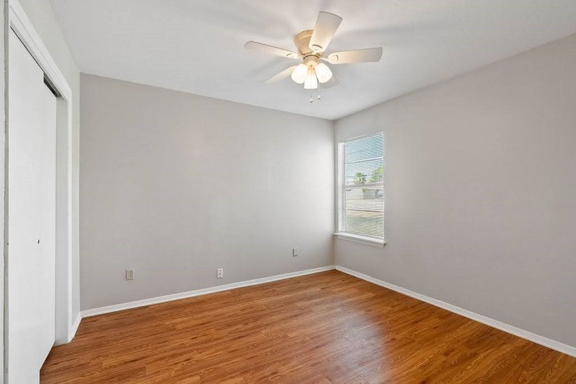 Property Description: This is a great investment opportunity in - photo 12