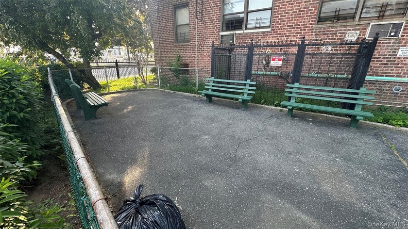 Immediately Available - Spacious Junior 4 Co-op Apartment for - photo 42