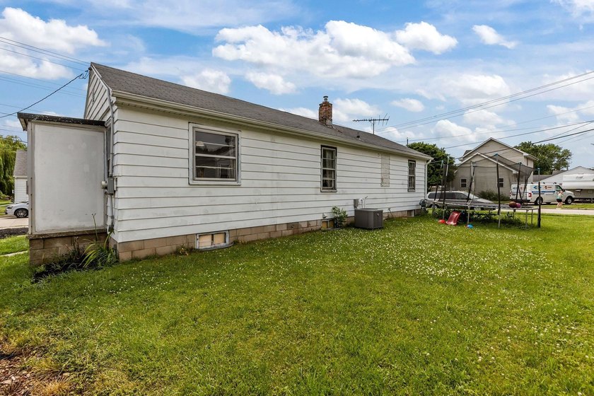 Located in a highly desirable Little Chute location and priced - photo 7