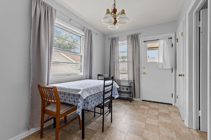 Located in a highly desirable Little Chute location and priced - photo 8