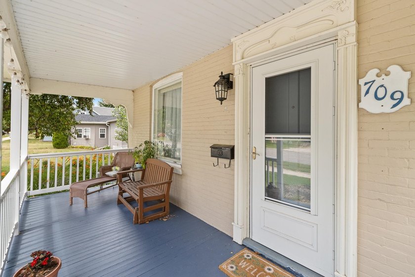 Cute, Cozy and full of charm! This 2-bedroom, 1.5 -bath home - photo 8