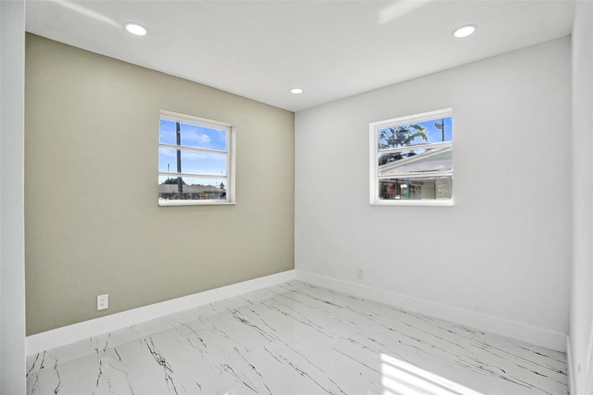 Completely renovated 4-bedroom, 3-bathroom home in desirable - photo 13