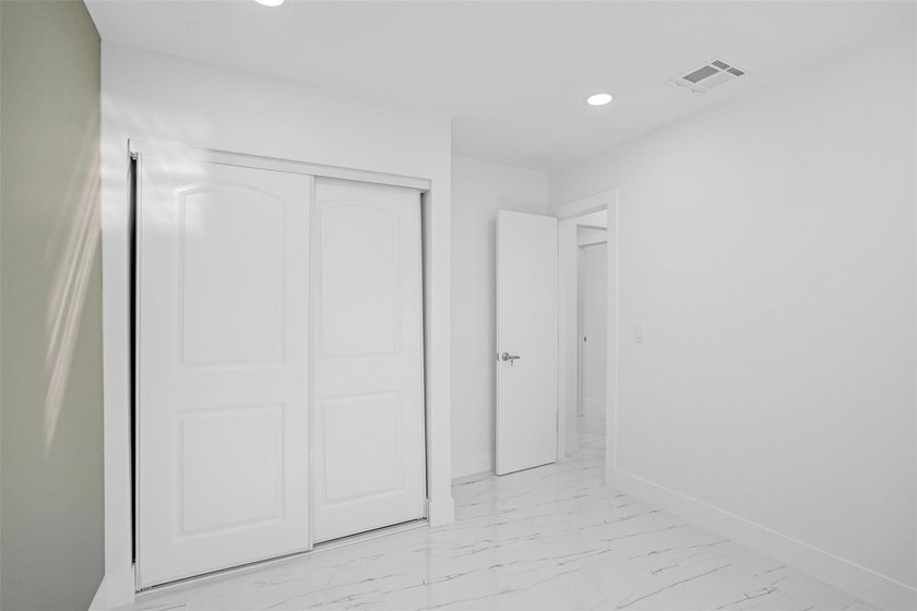 Completely renovated 4-bedroom, 3-bathroom home in desirable - photo 18