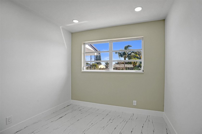 Completely renovated 4-bedroom, 3-bathroom home in desirable - photo 20