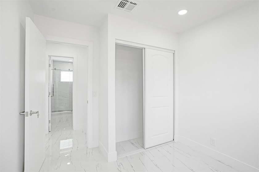 Completely renovated 4-bedroom, 3-bathroom home in desirable - photo 21