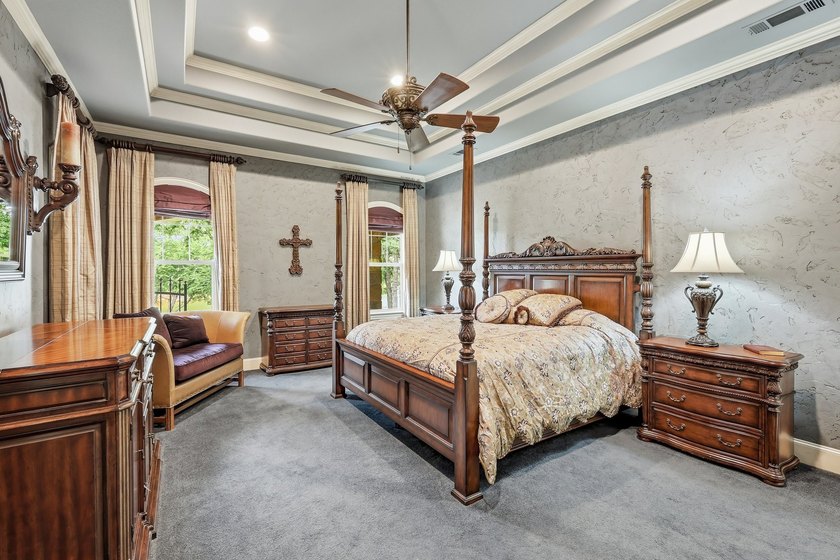 Welcome home to 7 Hillview Court in the sought after - photo 22