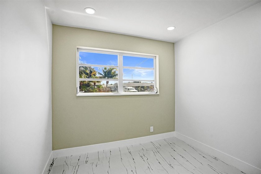 Completely renovated 4-bedroom, 3-bathroom home in desirable - photo 22