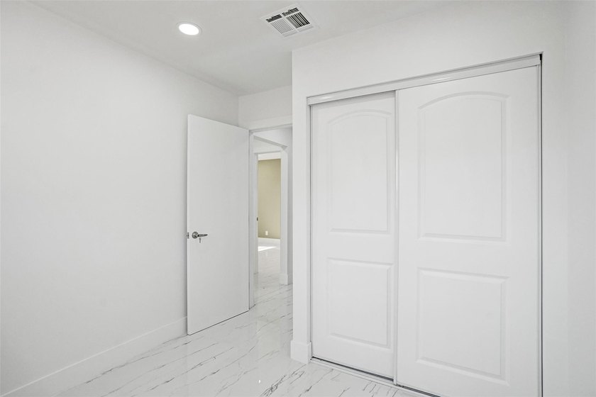 Completely renovated 4-bedroom, 3-bathroom home in desirable - photo 23
