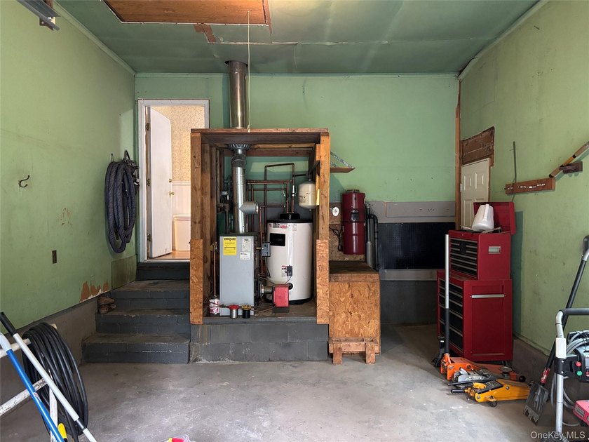 72 Fanning Blvd. Is Awaiting its New Owner! Located on a Fully - photo 29