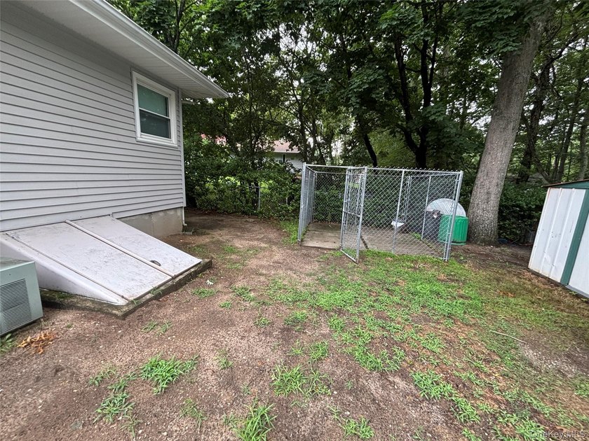 72 Fanning Blvd. Is Awaiting its New Owner! Located on a Fully - photo 32