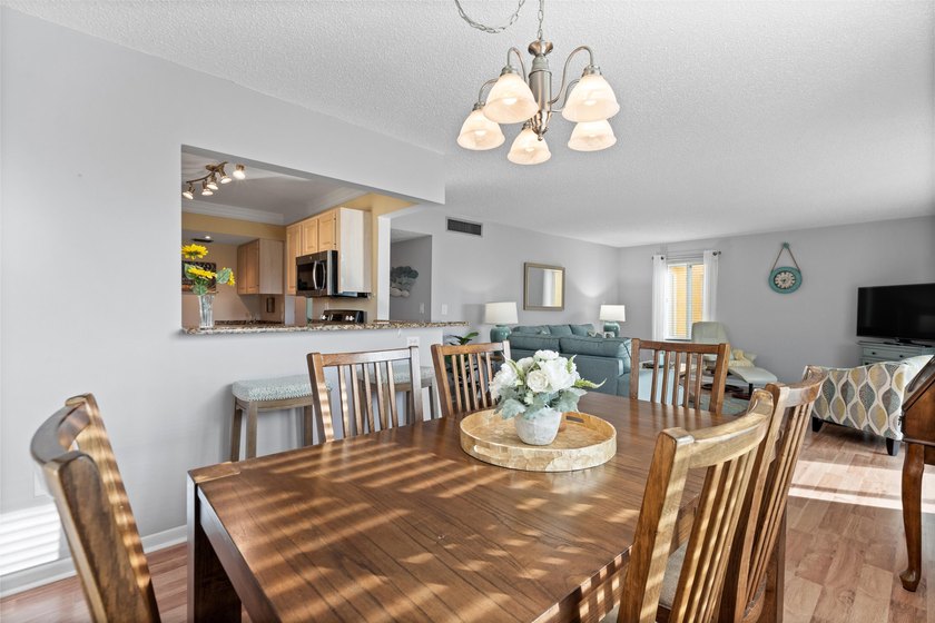 Rarely available 3-bedroom, 2-bath, glass-enclosed flex/sunroom - photo 4