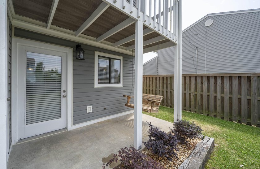 Updated, End Unit, gated backyard and additional privacy! Move - photo 20