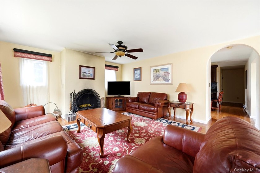 Welcome to this desirable California Adobe Style 3-bedroom - photo 4
