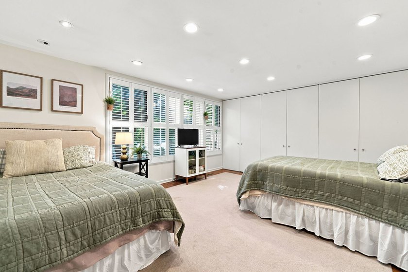 107 W DELAWARE Place F - photo 34