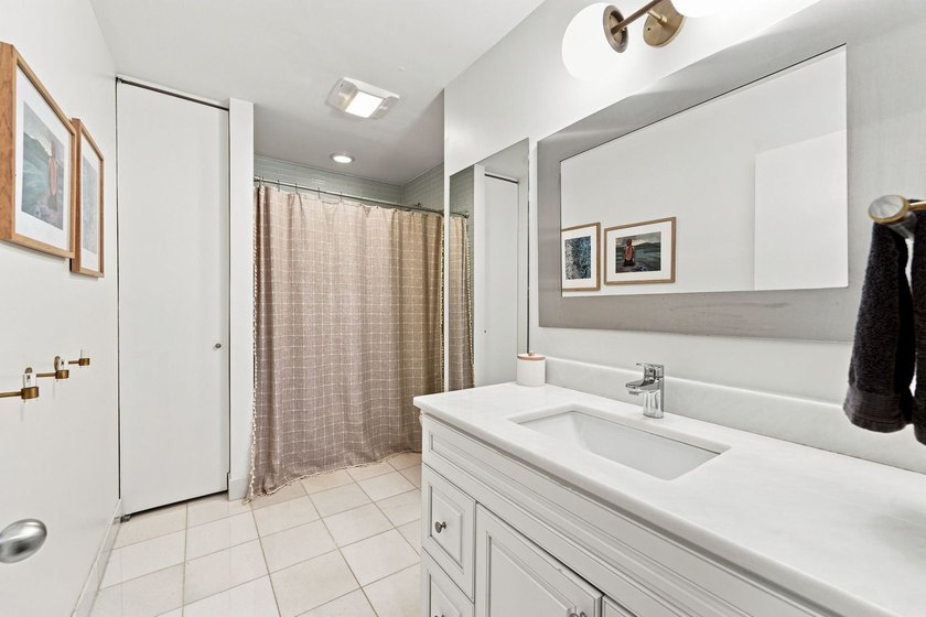 107 W DELAWARE Place F - photo 35
