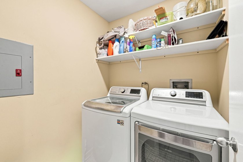 107 W DELAWARE Place F - photo 36