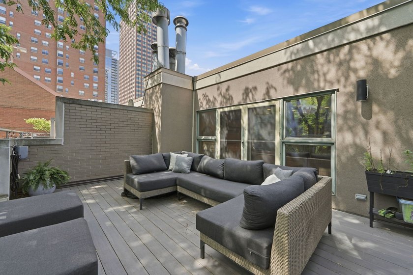 107 W DELAWARE Place F - photo 38