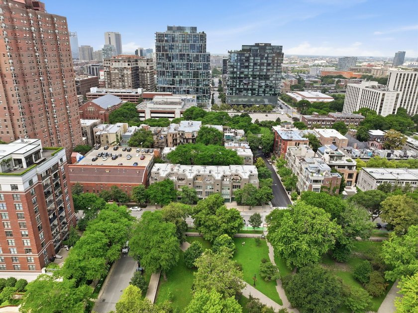 107 W DELAWARE Place F - photo 42
