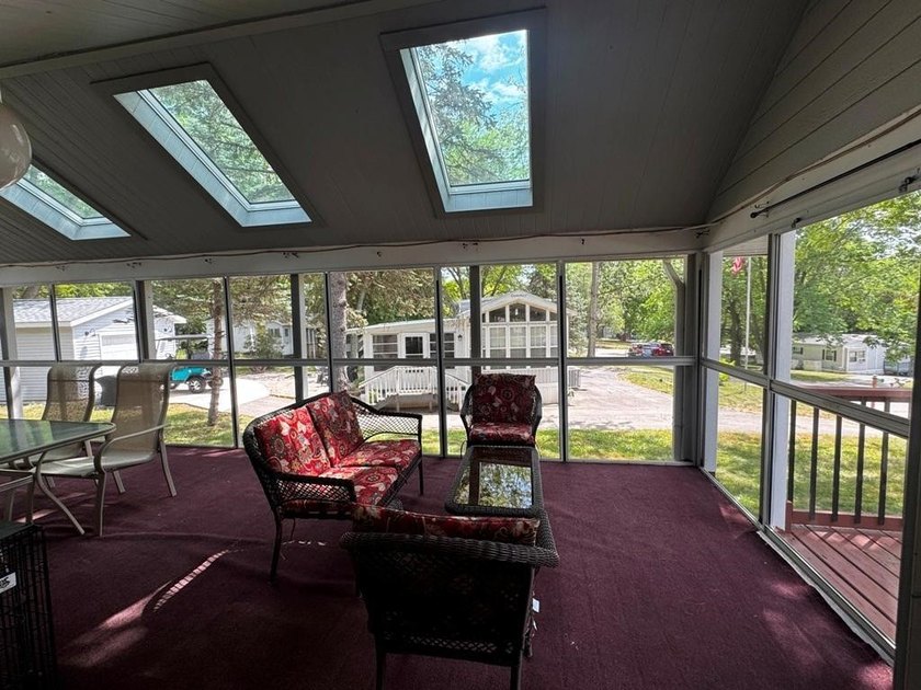 Turn-Key Vacation Retreat in Rock River Leisure Estates! Escape - photo 5