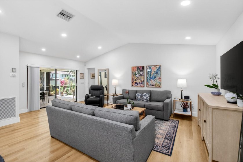 Experience modern luxury in this impeccably renovated corner - photo 4