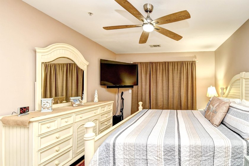 Beautifully furnished, fully stocked and updated 3 bedroom, 2 - photo 17